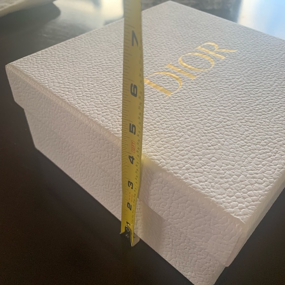 DIOR Gift Box with Ribbon - Picture 4 of 6